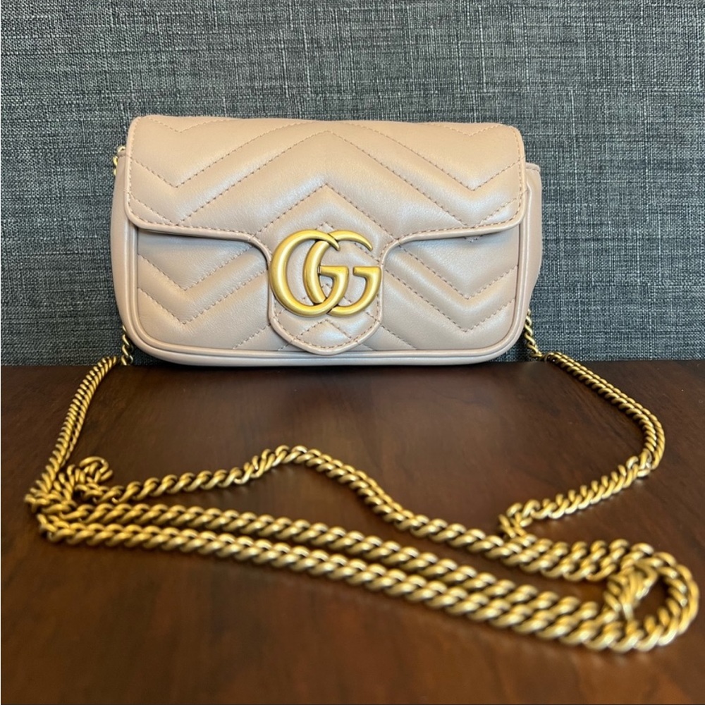 Gucci GG Marmont Matelasse Super Leather
Mini bag